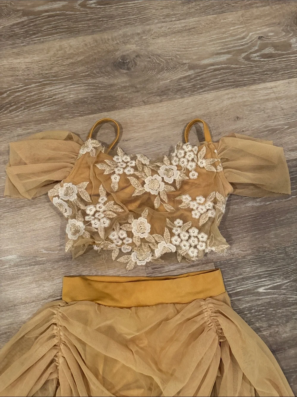 Kelle dancewear- Girls Gold Dance Costume Two-Piece Set